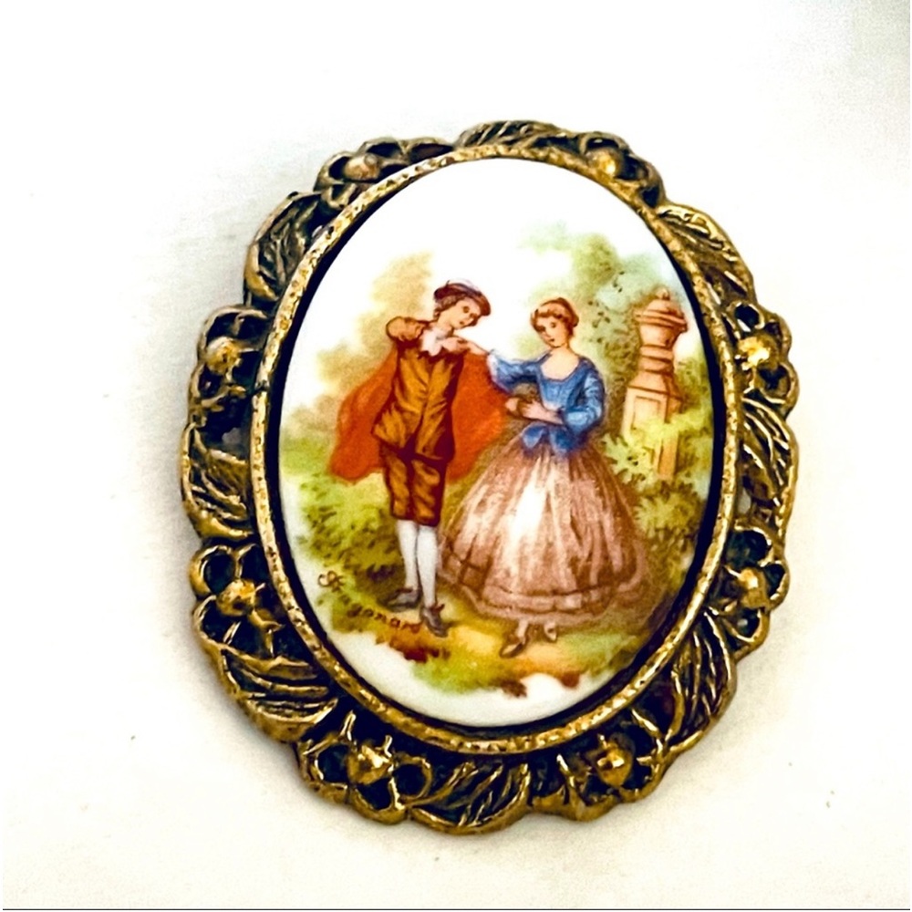 VINTAGE Woman’s Signed FRAGONARD Brooch Pin Courting Scene Couple - Picture 5 of 11